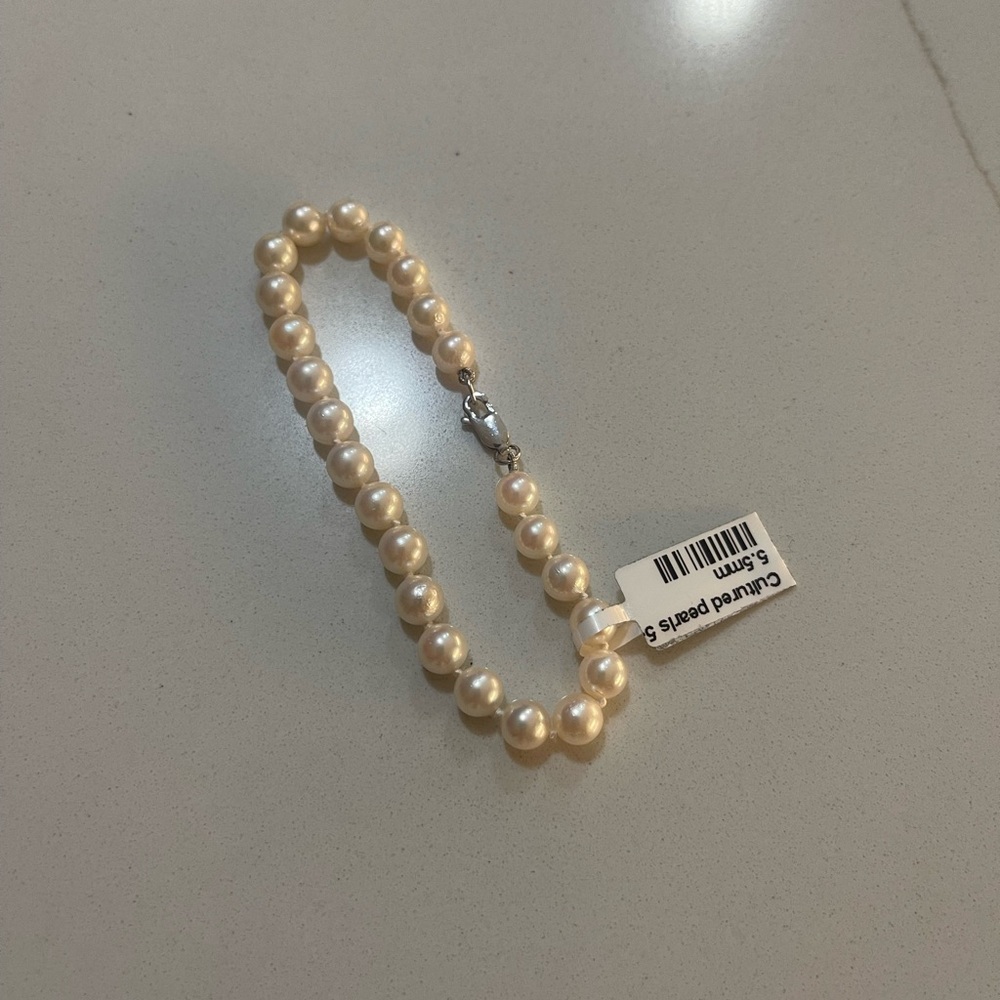 Elegant cultured Pearl Bracelet 7” long